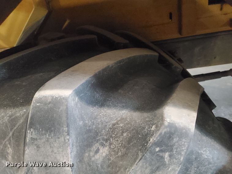 image for item HW9507 2011 Ag-Chem TerraGator 8204  applicator