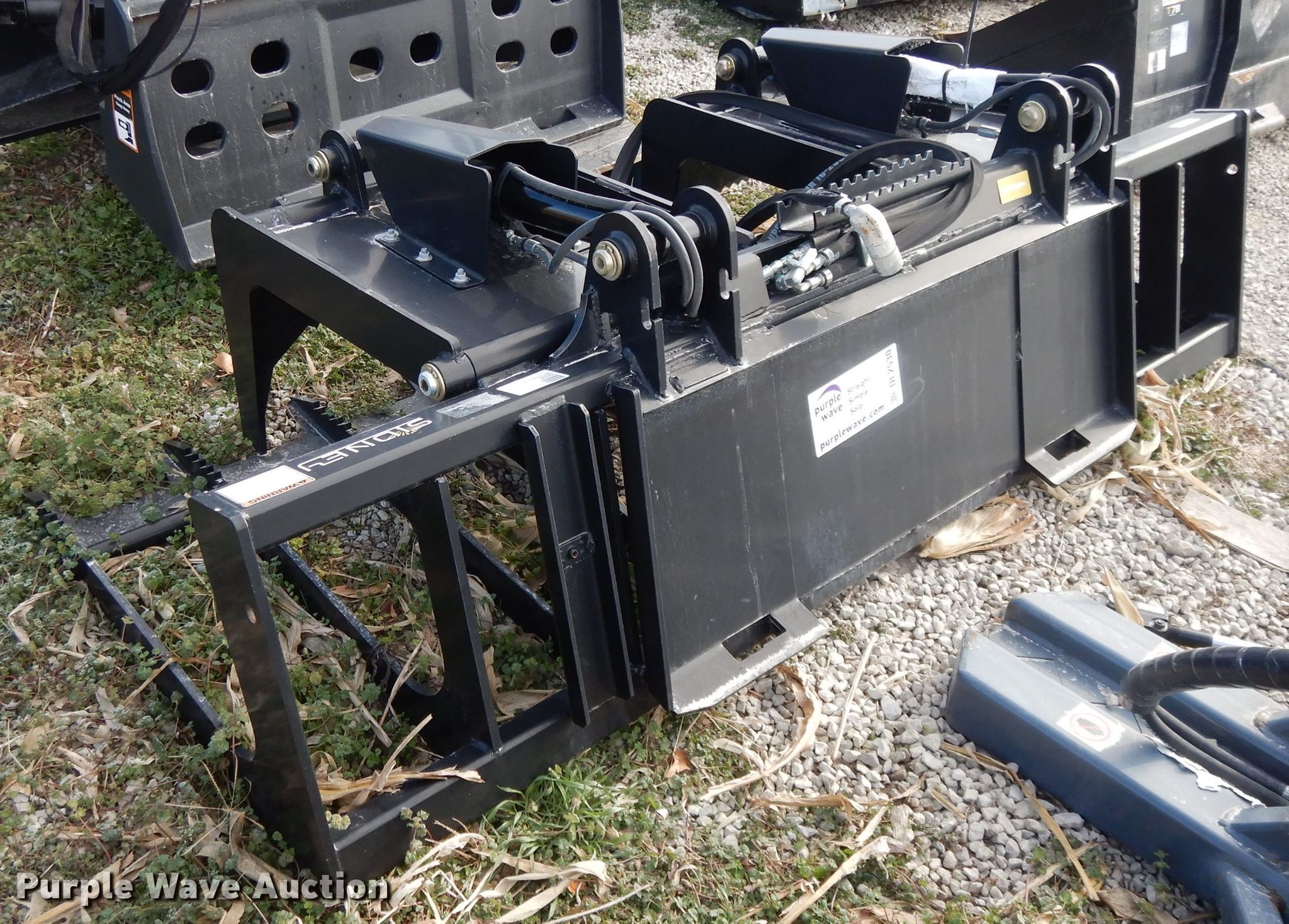 Sidney G84 skid steer grapple bucket in Wamego, KS Item DL2530 sold