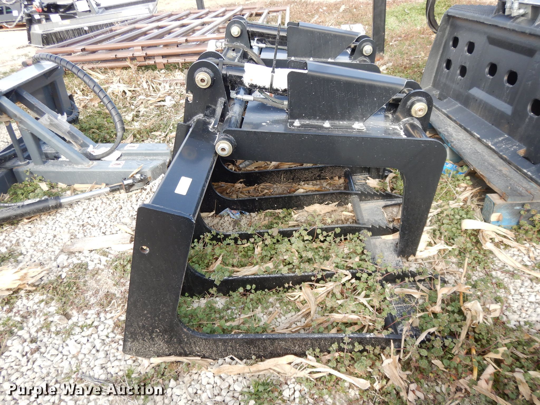 Sidney G84 skid steer grapple bucket in Wamego, KS Item DL2530 sold