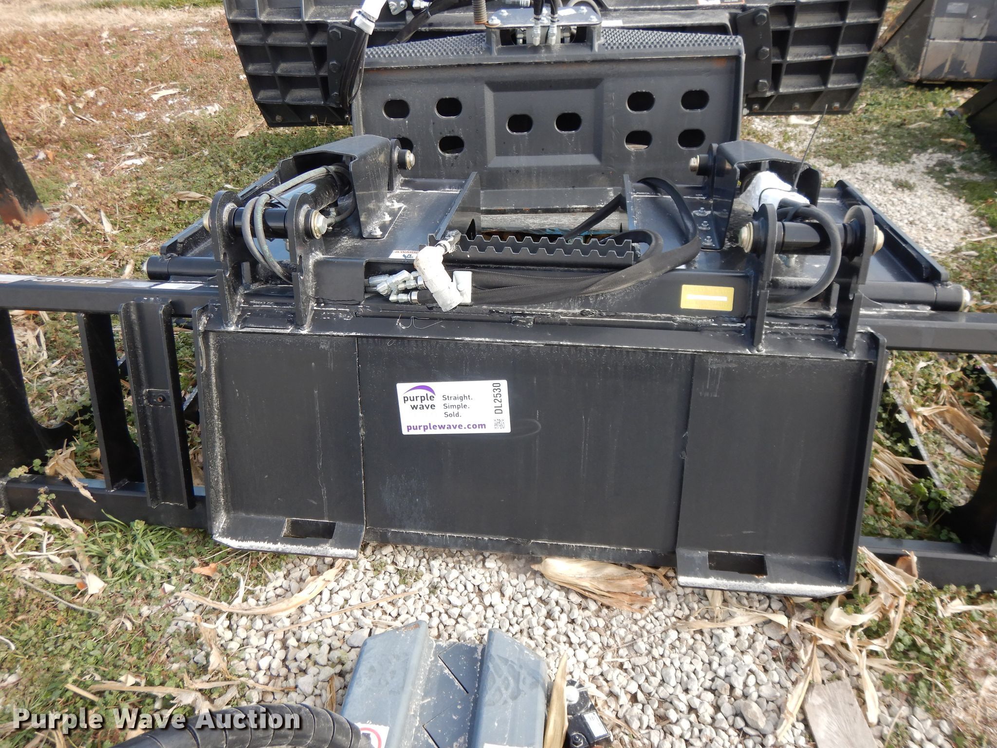 Sidney G84 skid steer grapple bucket in Wamego, KS Item DL2530 sold