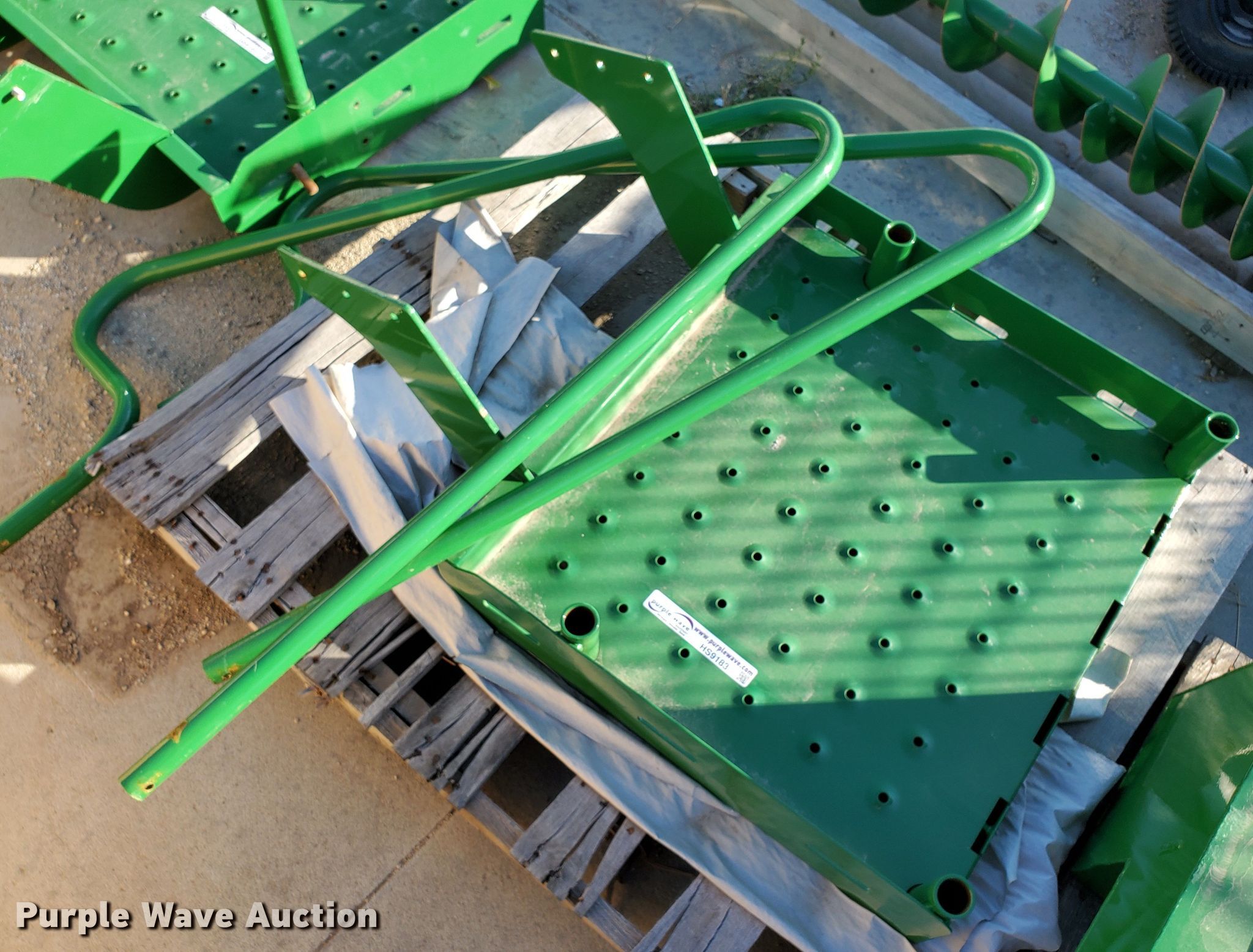 Great Plains standing platform in Assaria, KS Item HS9183 sold