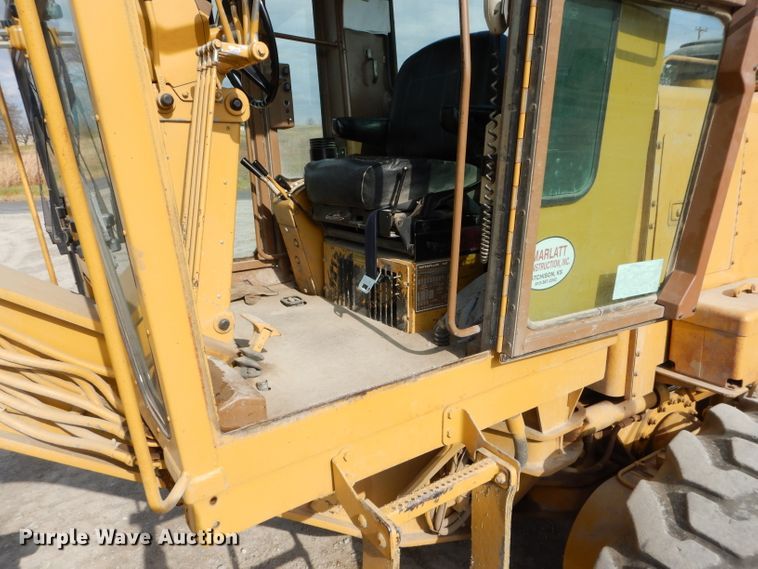 image for item DE2461 1985 Caterpillar 140G  motor grader