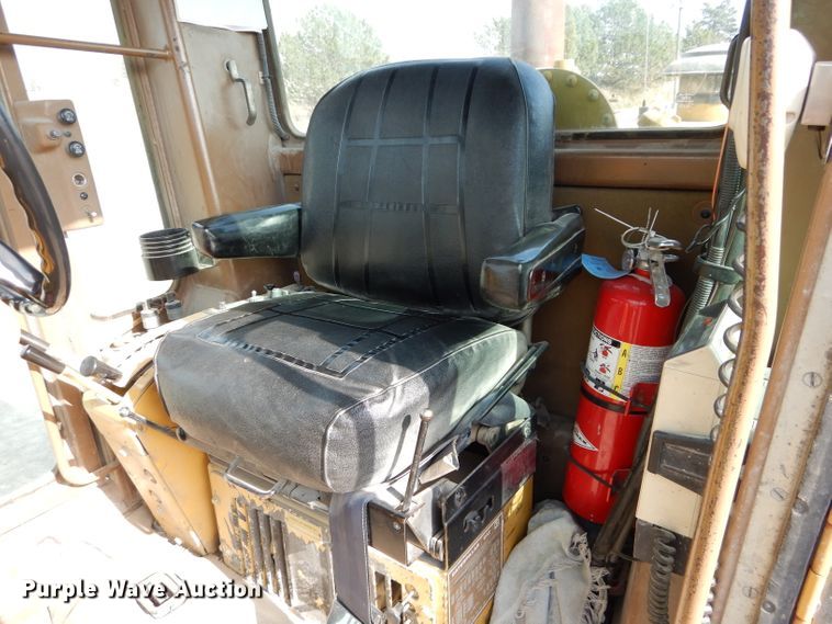 image for item DE2461 1985 Caterpillar 140G  motor grader