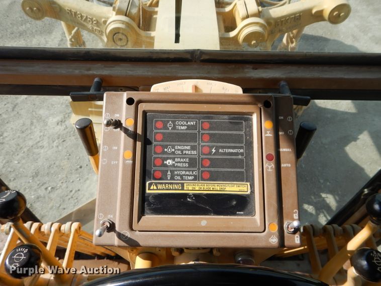 image for item DE2461 1985 Caterpillar 140G  motor grader