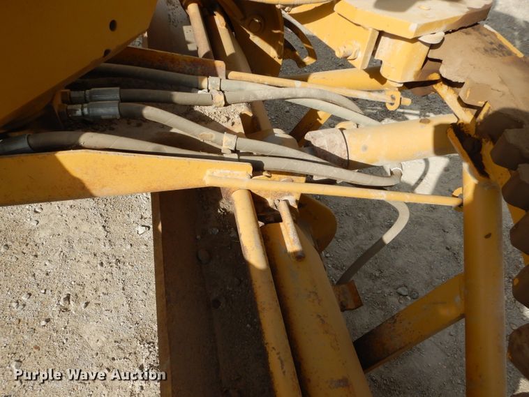 image for item DE2461 1985 Caterpillar 140G  motor grader