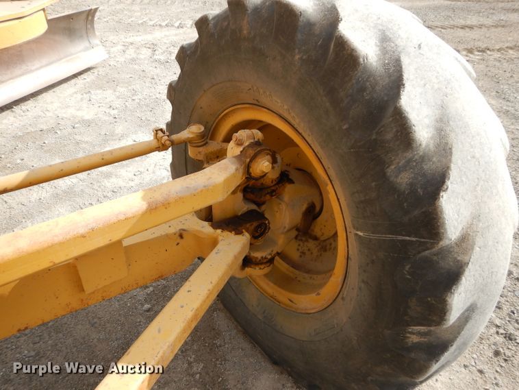 image for item DE2461 1985 Caterpillar 140G  motor grader