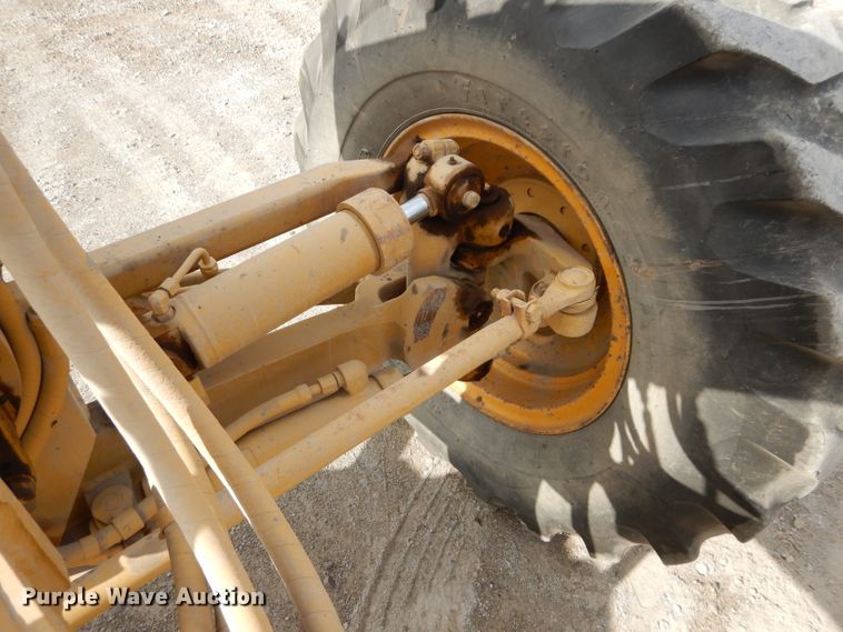 image for item DE2461 1985 Caterpillar 140G  motor grader