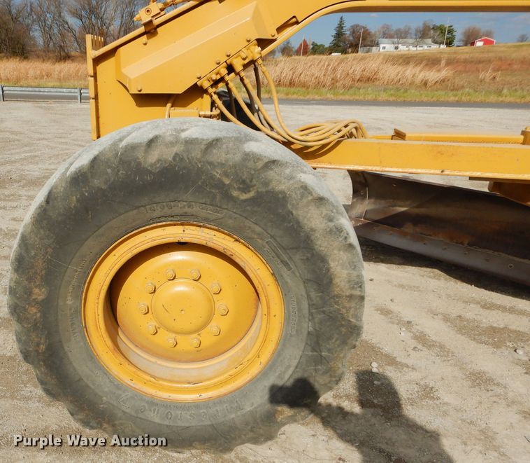 image for item DE2461 1985 Caterpillar 140G  motor grader