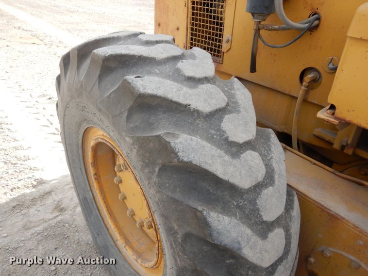 image for item DE2461 1985 Caterpillar 140G  motor grader