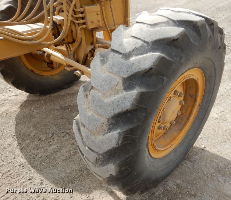 image for item DE2461 1985 Caterpillar 140G  motor grader