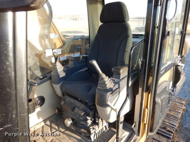 image for item DE2464 2005 Caterpillar 320C L  excavator