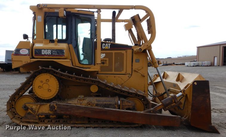 image for item DE2465 1999 Caterpillar D6R XL  dozer