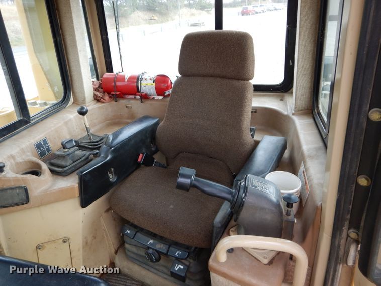 image for item DE2465 1999 Caterpillar D6R XL  dozer