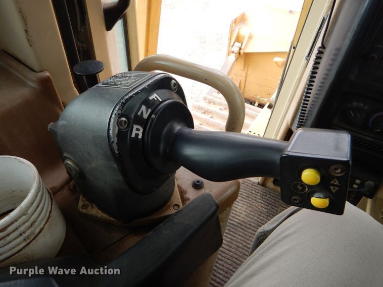 image for item DE2465 1999 Caterpillar D6R XL  dozer
