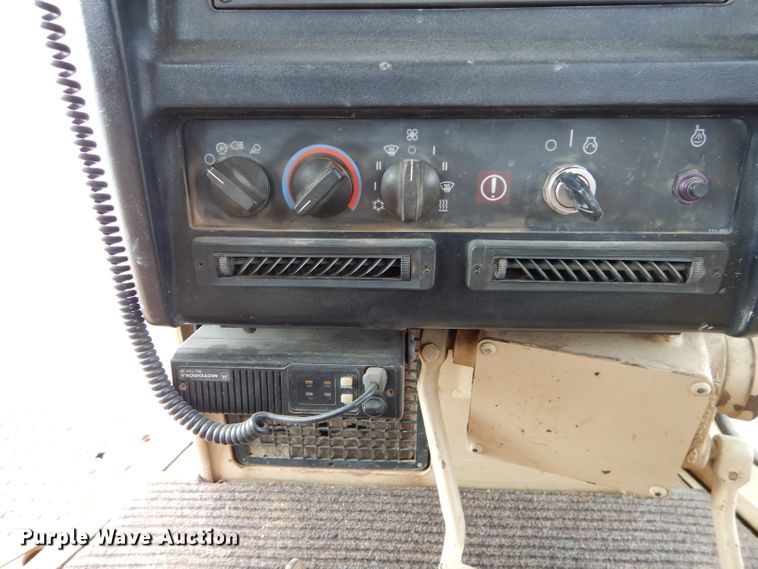 image for item DE2465 1999 Caterpillar D6R XL  dozer