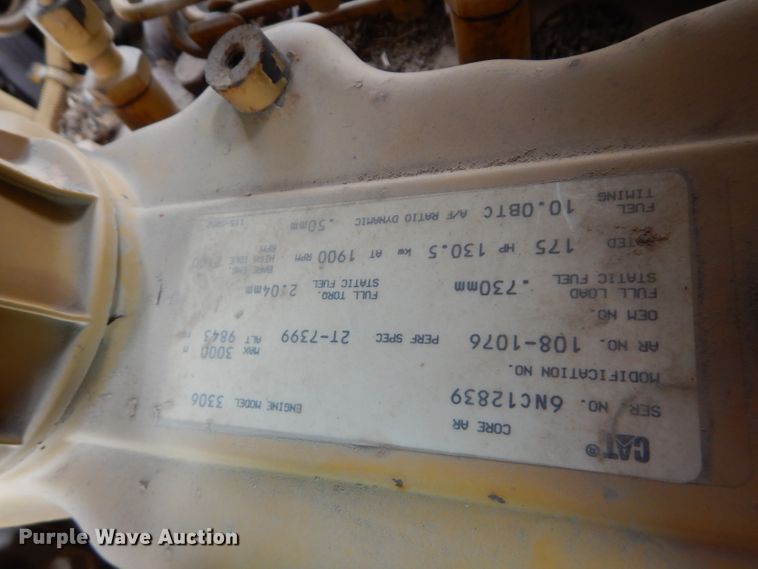 image for item DE2465 1999 Caterpillar D6R XL  dozer