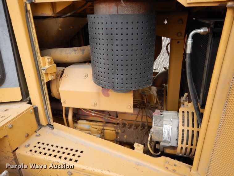 image for item DE2465 1999 Caterpillar D6R XL  dozer