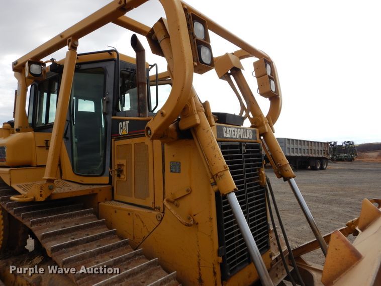 image for item DE2465 1999 Caterpillar D6R XL  dozer