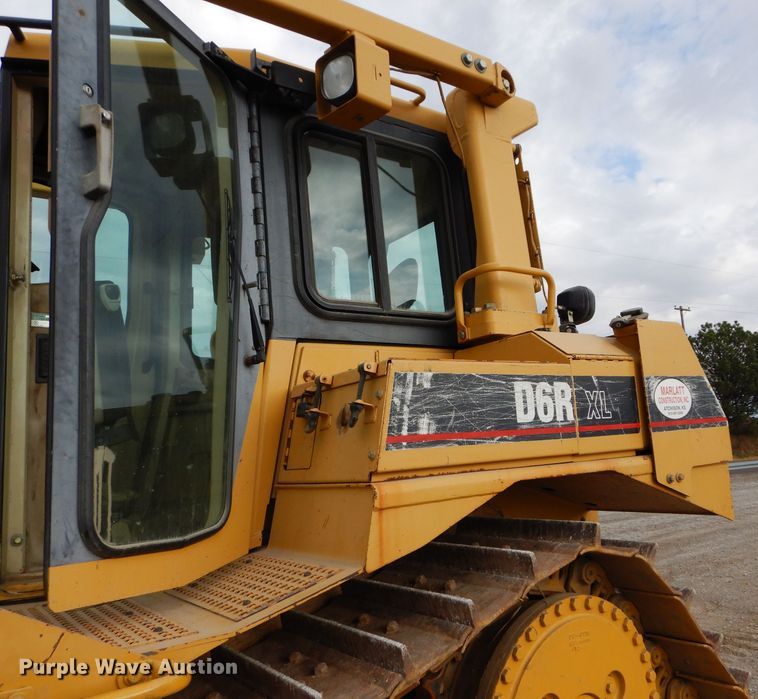 image for item DE2465 1999 Caterpillar D6R XL  dozer