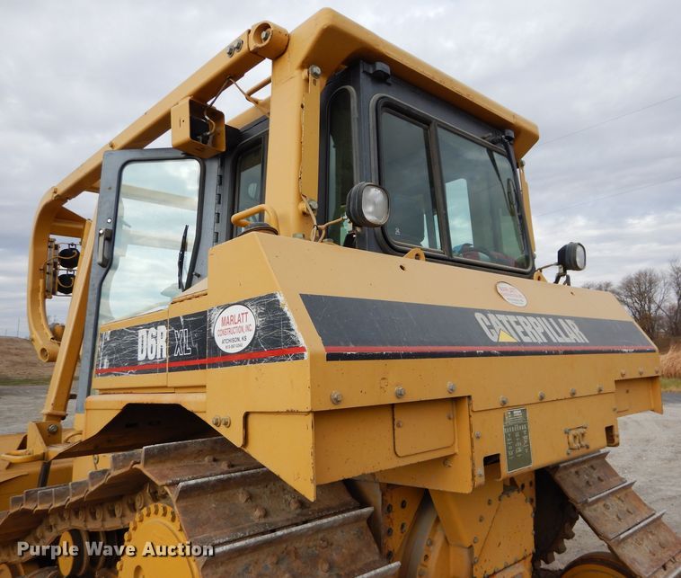 image for item DE2465 1999 Caterpillar D6R XL  dozer