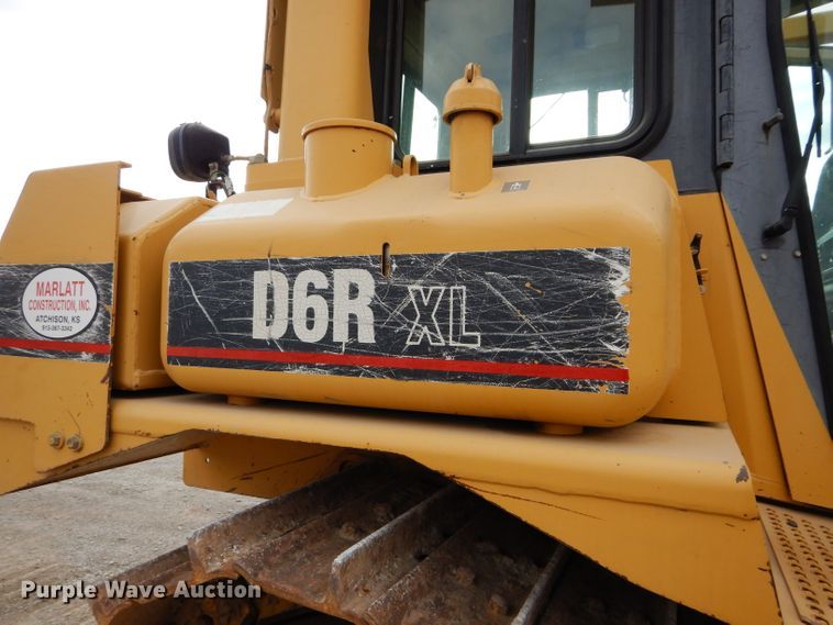 image for item DE2465 1999 Caterpillar D6R XL  dozer