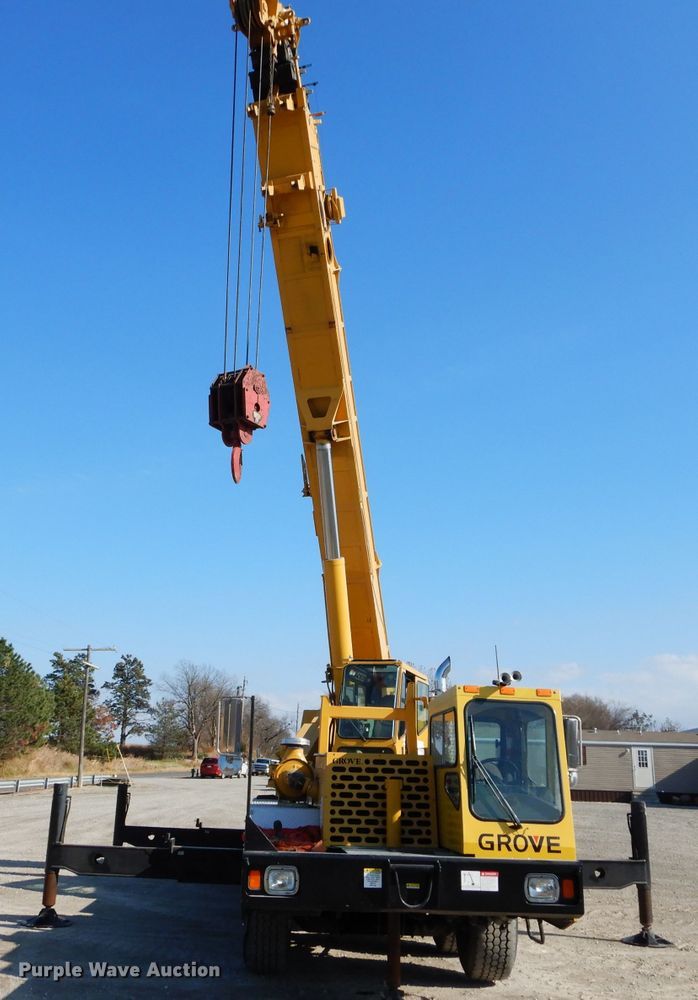 image for item DE2467 1997 Grove TMS870  crane