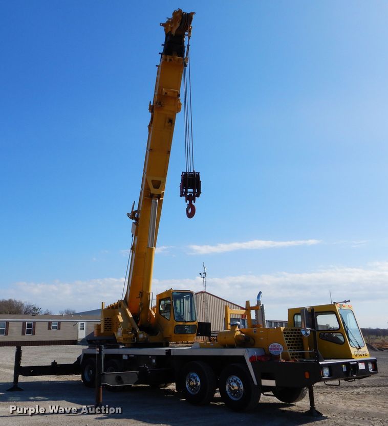 image for item DE2467 1997 Grove TMS870  crane