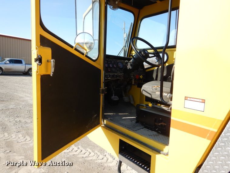 image for item DE2467 1997 Grove TMS870  crane