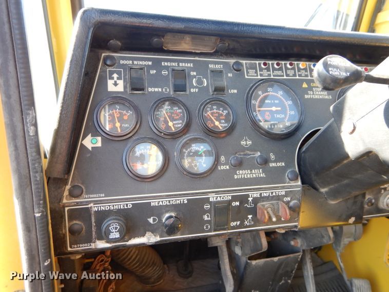 image for item DE2467 1997 Grove TMS870  crane
