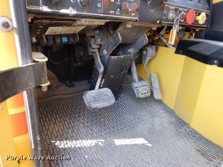 image for item DE2467 1997 Grove TMS870  crane