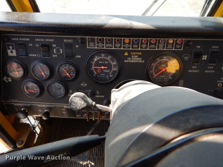 image for item DE2467 1997 Grove TMS870  crane