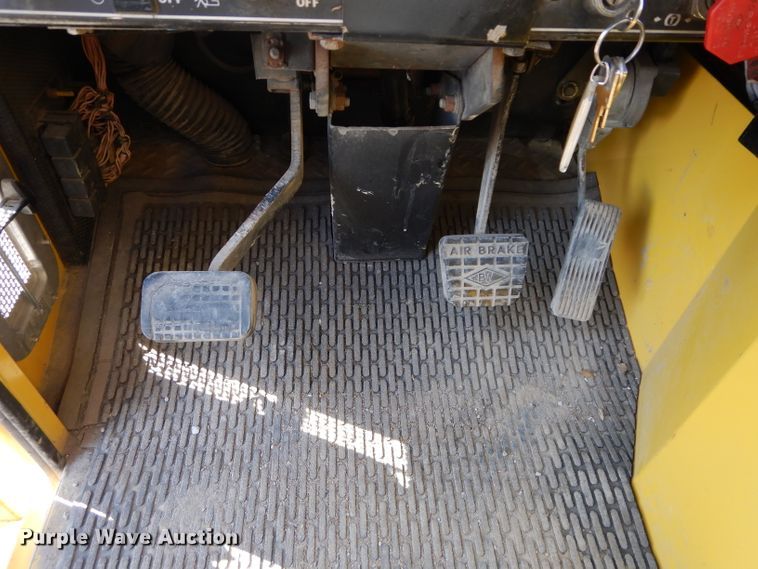 image for item DE2467 1997 Grove TMS870  crane