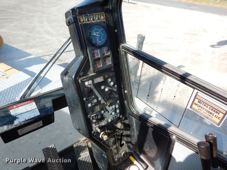 image for item DE2467 1997 Grove TMS870  crane
