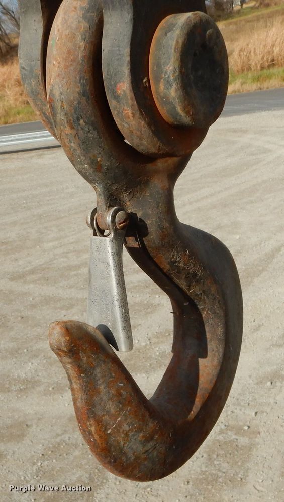 image for item DE2467 1997 Grove TMS870  crane