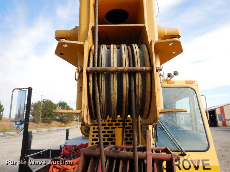 image for item DE2467 1997 Grove TMS870  crane