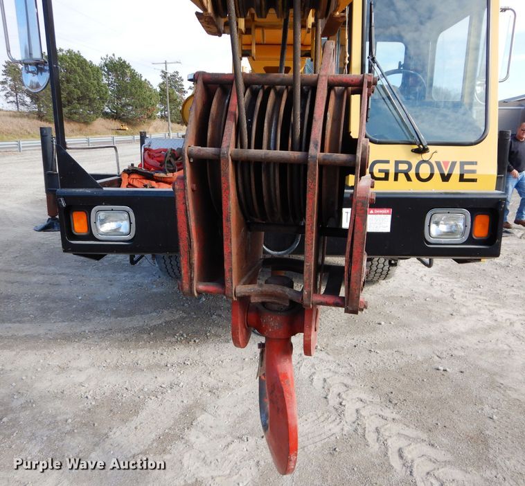 image for item DE2467 1997 Grove TMS870  crane
