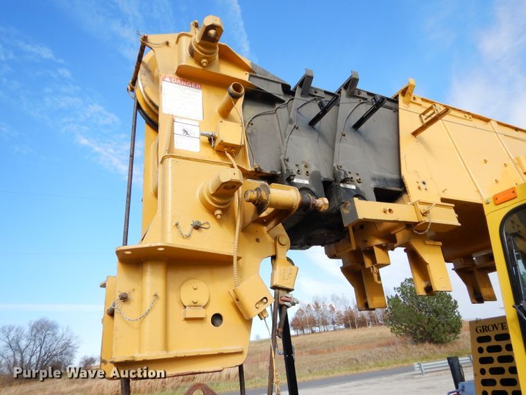 image for item DE2467 1997 Grove TMS870  crane