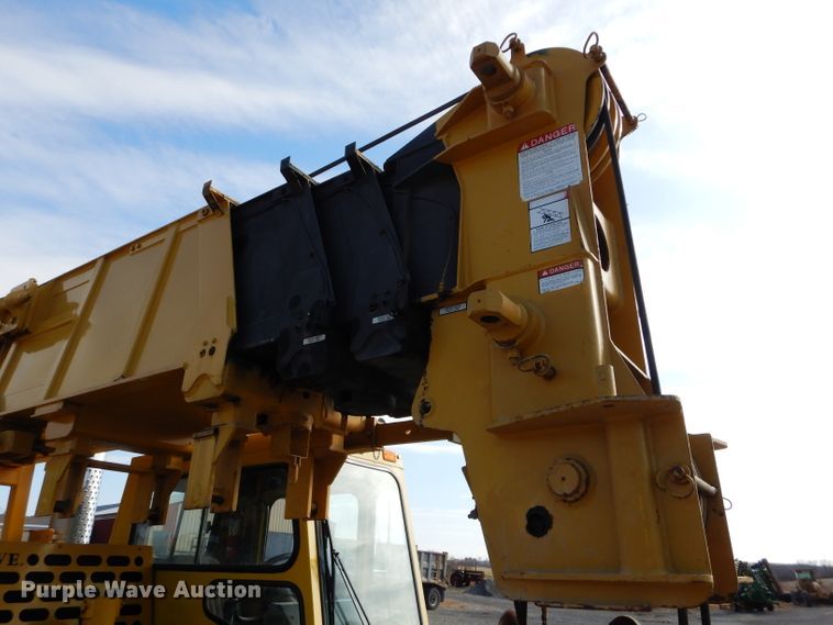 image for item DE2467 1997 Grove TMS870  crane