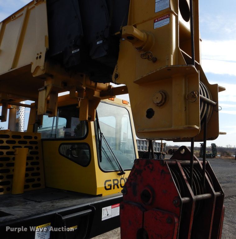 image for item DE2467 1997 Grove TMS870  crane