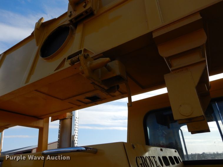 image for item DE2467 1997 Grove TMS870  crane