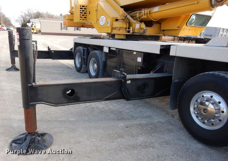 image for item DE2467 1997 Grove TMS870  crane