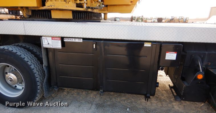 image for item DE2467 1997 Grove TMS870  crane