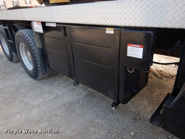 image for item DE2467 1997 Grove TMS870  crane