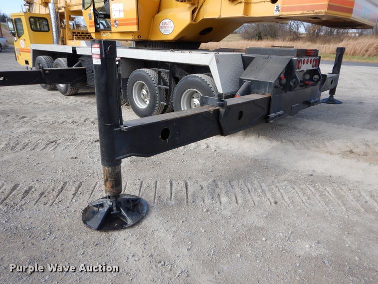 image for item DE2467 1997 Grove TMS870  crane