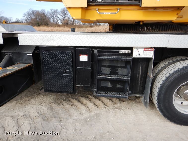 image for item DE2467 1997 Grove TMS870  crane