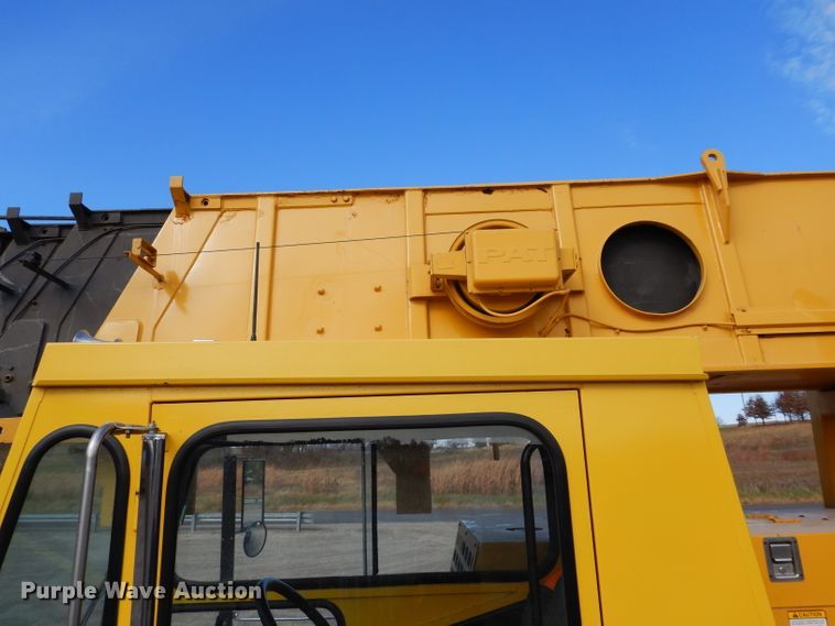 image for item DE2467 1997 Grove TMS870  crane
