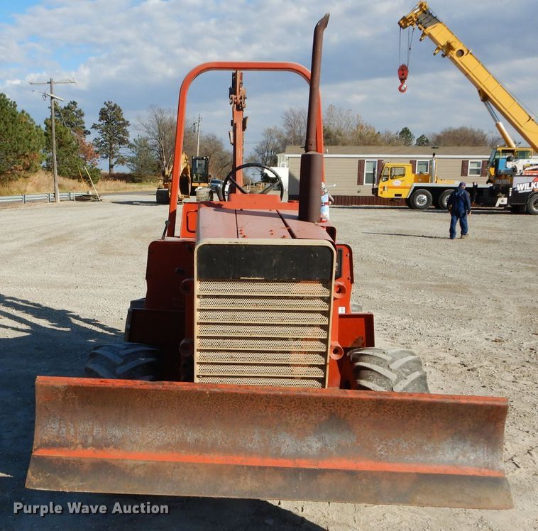 image for item DE2472 Ditch Witch 4010DD  trencher