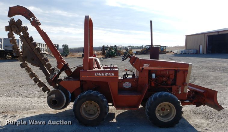 image for item DE2472 Ditch Witch 4010DD  trencher