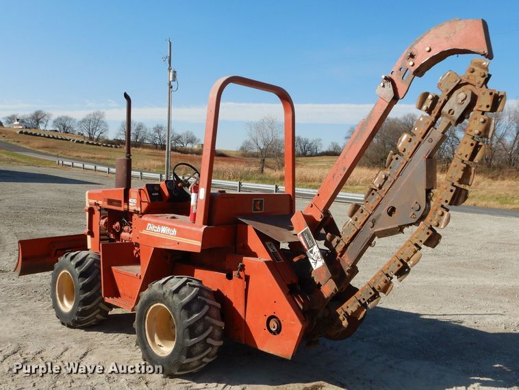 image for item DE2472 Ditch Witch 4010DD  trencher