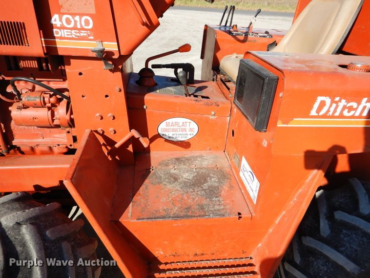image for item DE2472 Ditch Witch 4010DD  trencher